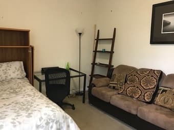 Clean, quiet, spacious room available in Mountain View 2