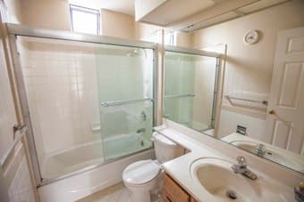 1 room in a 3BR/2BA Inner Richmond/Laurel Heights apartment (May 31) 3