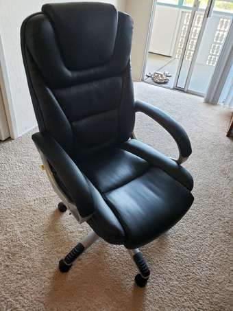AmazonBasics Classic Leather-Padded Mid-Back Office Chair with Armrest 1