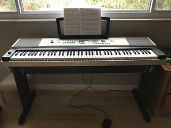 Yamaha Keyboard (YPG-535) 2