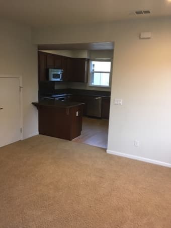 Large Room w/Private Bath in Awesome 3BR Townhouse 2