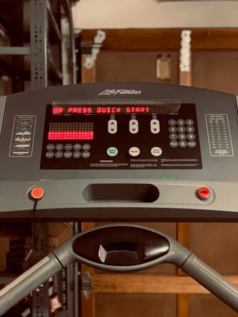 Life Fitness Club Treadmill (top of the line) 95ti - retail $6k+! 2