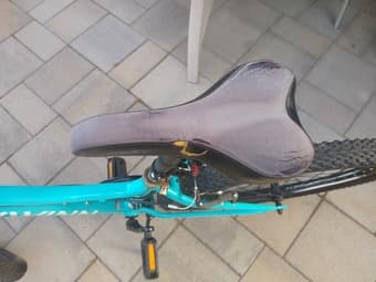 MOVING OUT SALE wm bike + accessories (helmet, u-lock, lights, basket) 2
