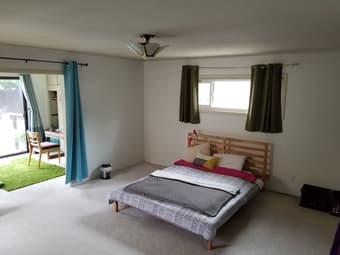 Large master bedroom for rent - 3 miles from campus - furnished 1