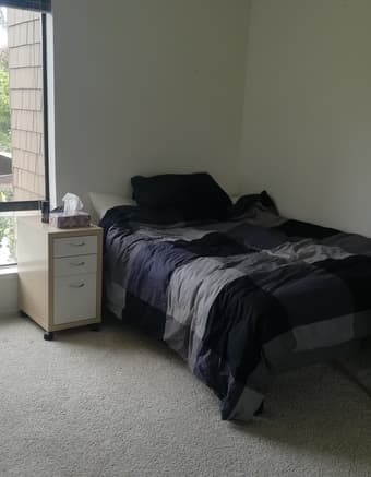 Queen bed with matress, base, duvet & bed linen 1