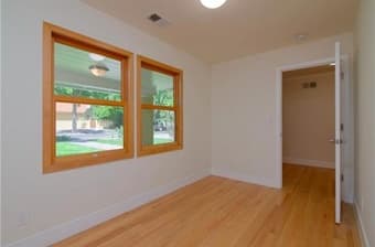 Furnished bedroom w/ private bathroom in premium downtown PA house - $ 3