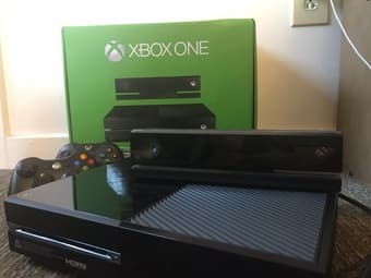 Xbox One with Kinect and games 1