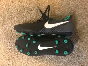 Mens Nike cleats, brand new, US mens size 9 1