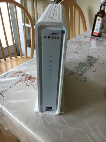 ARRIS SURFboard DOCSIS 3.0 Cable Modem & Wi-Fi Router 1