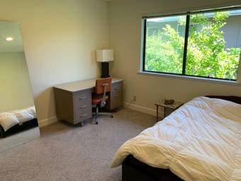 One room in awesome 2 br / 2.5 bath townhouse near Downton Menlo Park 2