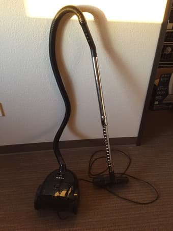 Nutribullet, Meva vacuum cleaner, queen air mattress & stability ball 1