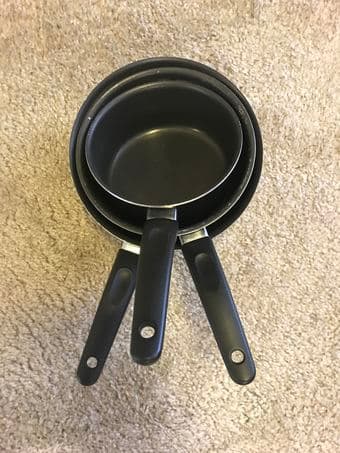 Set of 3 saucepans 1