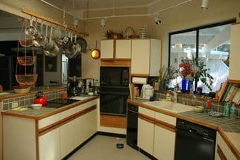 Avail 7/9 Large Master bedroom with big bathroom in large airy house 2
