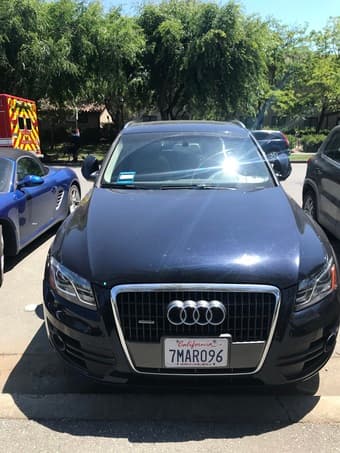 2011 Audi Q5 2.0T Premium, Quarro, Navy, new Tires 1