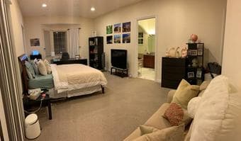 Large furn. room (430ft2) private bathroom & balcony, Redwood City 2