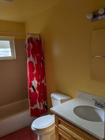 Private bedroom in 3 bed house - private garage - available now 2