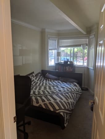 Room in 5BR house in Redwood City - available Aug 1 1
