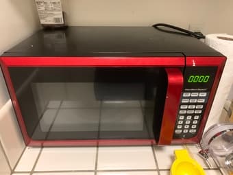 Two Hamilton Beach Microwaves 1000w 1
