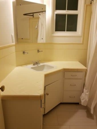 1BR in a 2 BR furnished very clean duplex in great location (redwood) 3