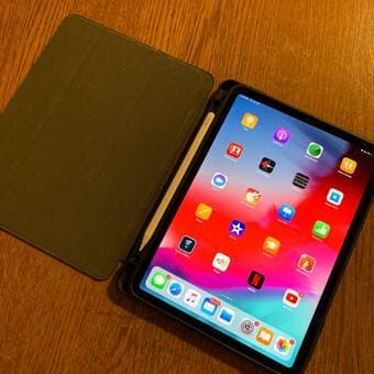 IPad Pro 11" 64GB W/Folio & Apple Pencil 2 1
