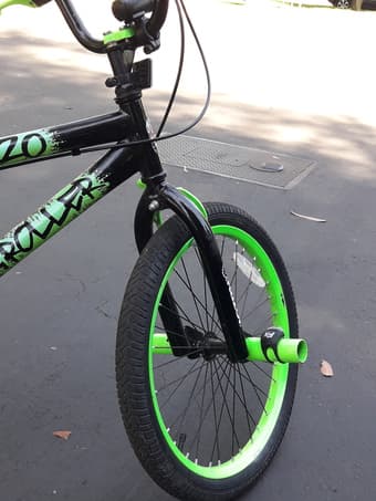 BMX Razor 20" Used + Lights & Lock 3