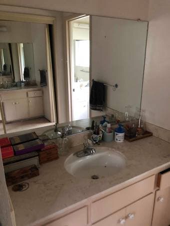 Shared room available in Los Altos 2