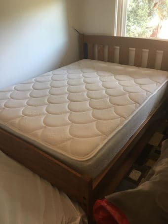 Sealy Posturepedic Queen Mattress 1