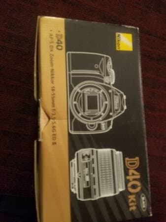 Nikon D40 6.1MP Digital SLR Camera Kit with 18-55mm f/3.5-5.6G ED II A 1