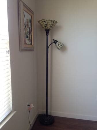 Beautiful Floor Lamp with Tiffany-style Shades 3