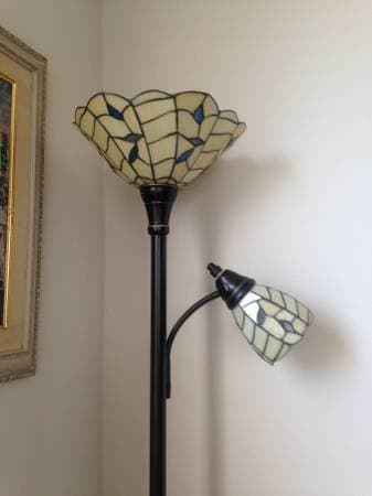 Beautiful Floor Lamp with Tiffany-style Shades 4