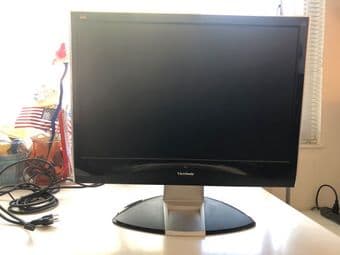 Apple monitor 27-inch + viewsonic monitor 3