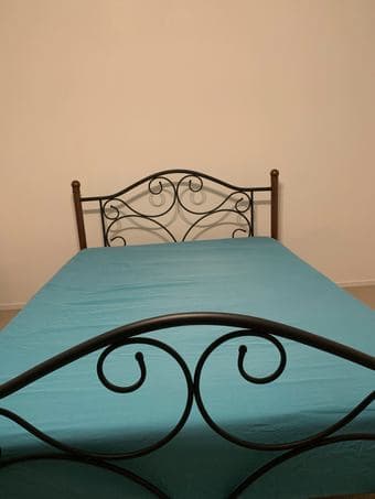 Queen size bed & 8" memory foam mattress 3