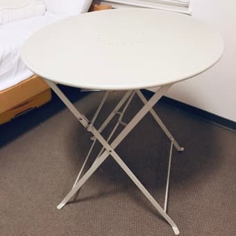 White patio foldable table 2