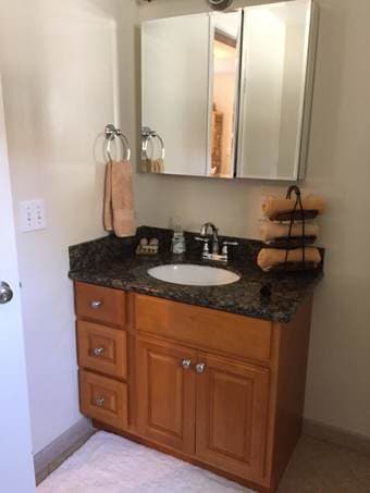 one bedroom in 2br/1bath Menlo Park, close to Stanford, Caltrain 2