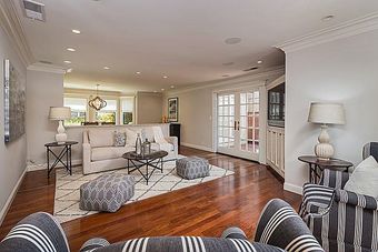 1 beautiful bed/shared bath, hardwood, walking dist. from Univ. Ave! 3