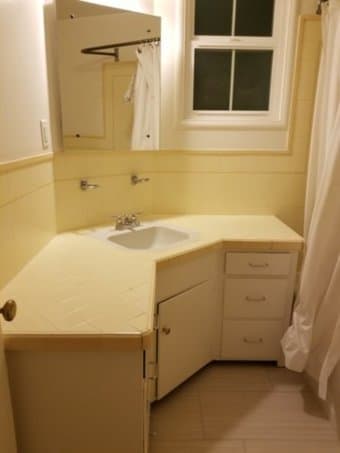 1BR in a 2 BR furnished clean duplex in great location (redwood) 3
