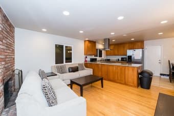 Perfectly located Mountain View house has room for rent 3