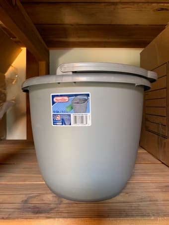 Sterilite Bucket 1