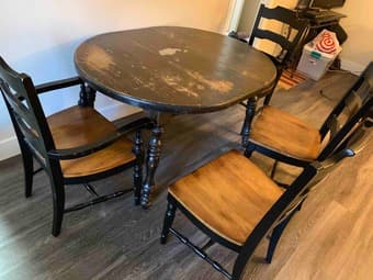 table + 4 chairs 1