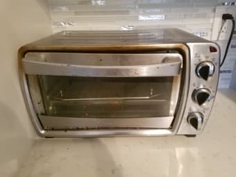 Black and Decker toaster over 1
