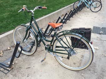 Women bike at Stanford - Well maintained 2
