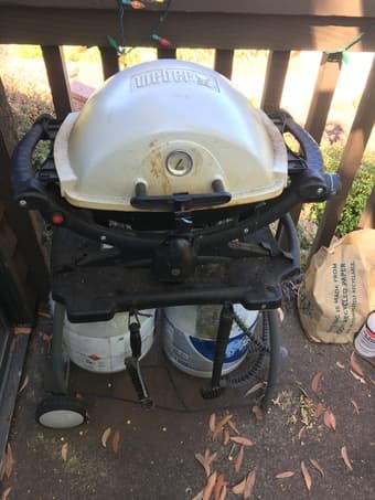 Weber 100Q gas grill 1
