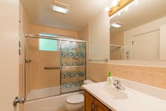 Beautiful Palo Alto house has available room :)-$ 2