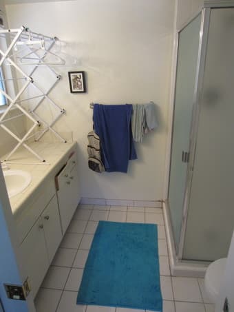 Masterbedroom with private bath in 3BR/2BA in Los Altos 3