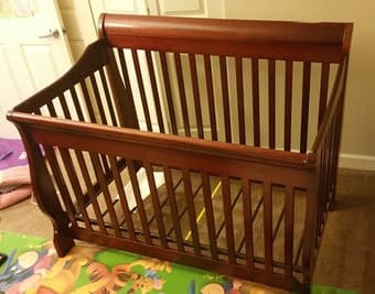 Delta Children Brookside 4-in-1 Convertible Crib 2