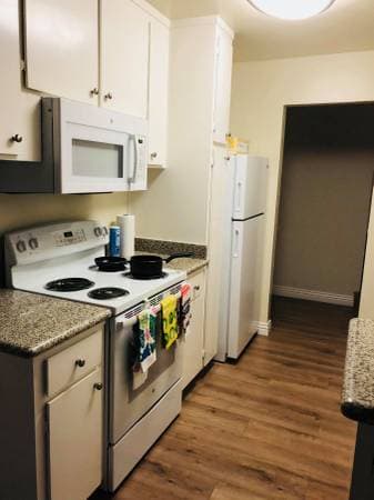 Master bedroom with private bath in Santa Clara available Aug. 25 2