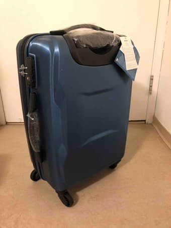 20" Samsonite Pivot Spinner - brand new 2