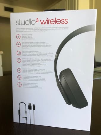 Beats Studio3 Wireless Over-Ear Headphones (Matte Black) 2