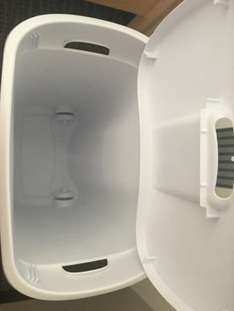 Laundry basket with wheels 2