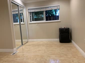 Room available in downtown Palo Alto apartment w/ pets! 2